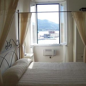 Camera con letto king size